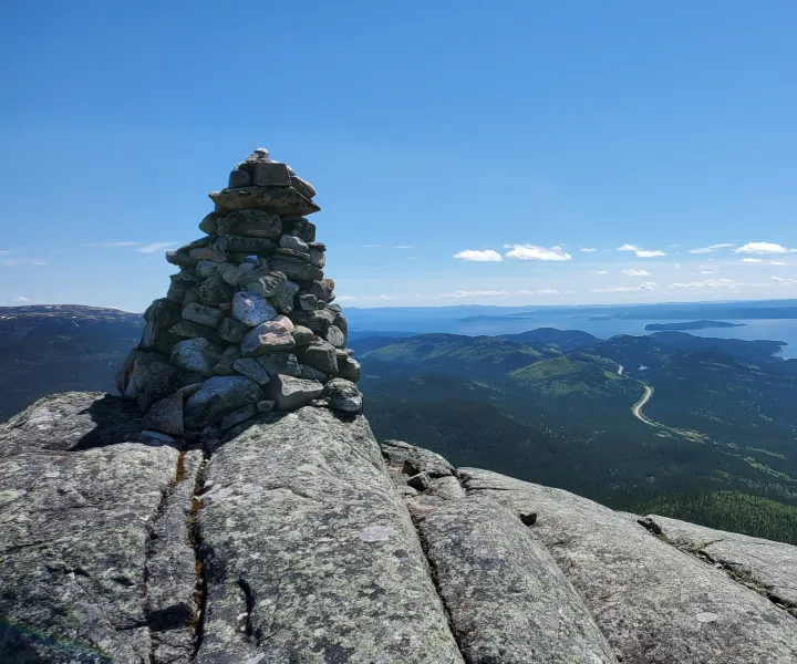 Rochers et clarté - Équilibre naturel 2021
