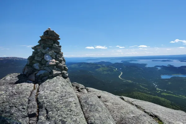 Rochers et clarté - Équilibre naturel 2021